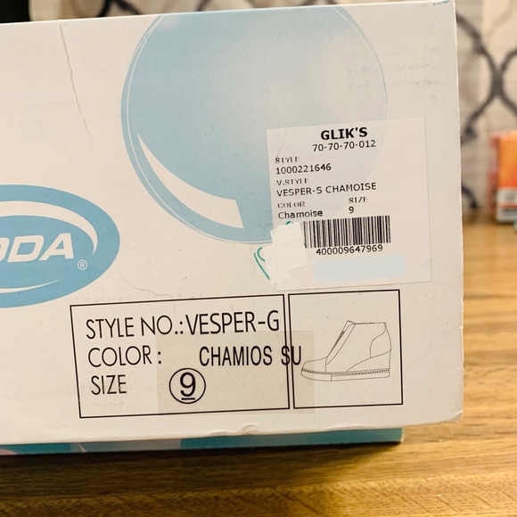 Soda Vesper Hidden Wedge Heel Sneakers Sporty Elastic NWT - Picture 9 of 16